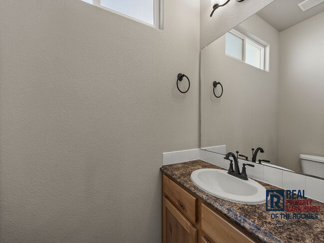 Building Photo - Amazing 4 Bed 3.5 Bath House in Severance!