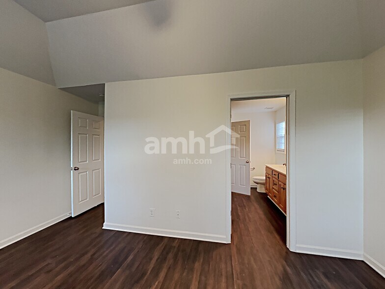 Building Photo - 1105 Clay Ct