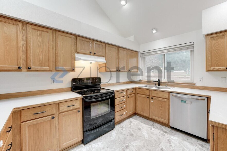 Building Photo - 3318 243rd St E