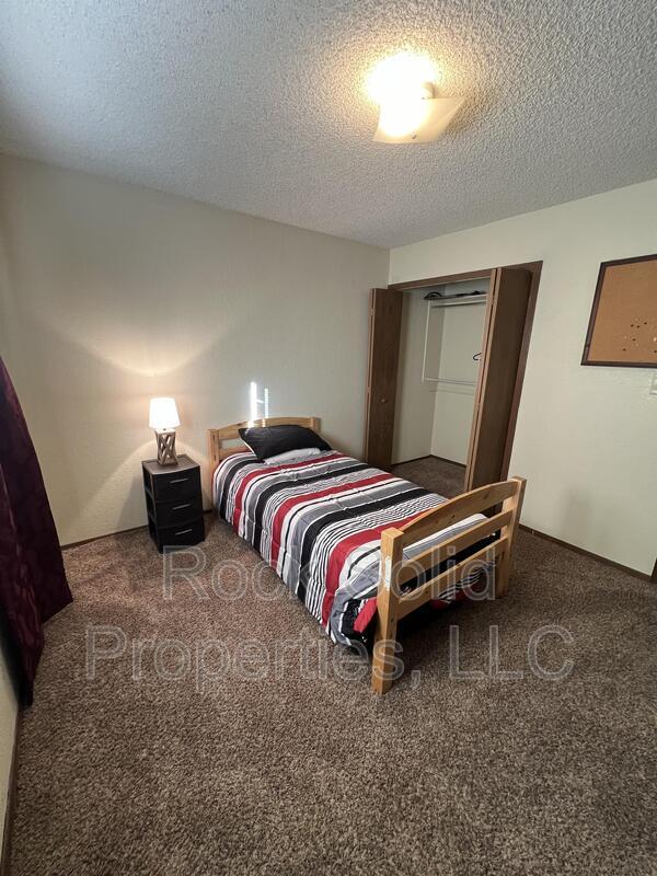 Building Photo - 3305 Frontier St