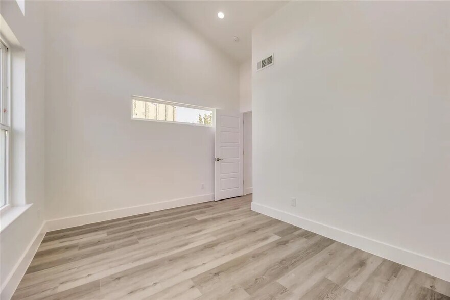 Building Photo - 1930 Shaw St