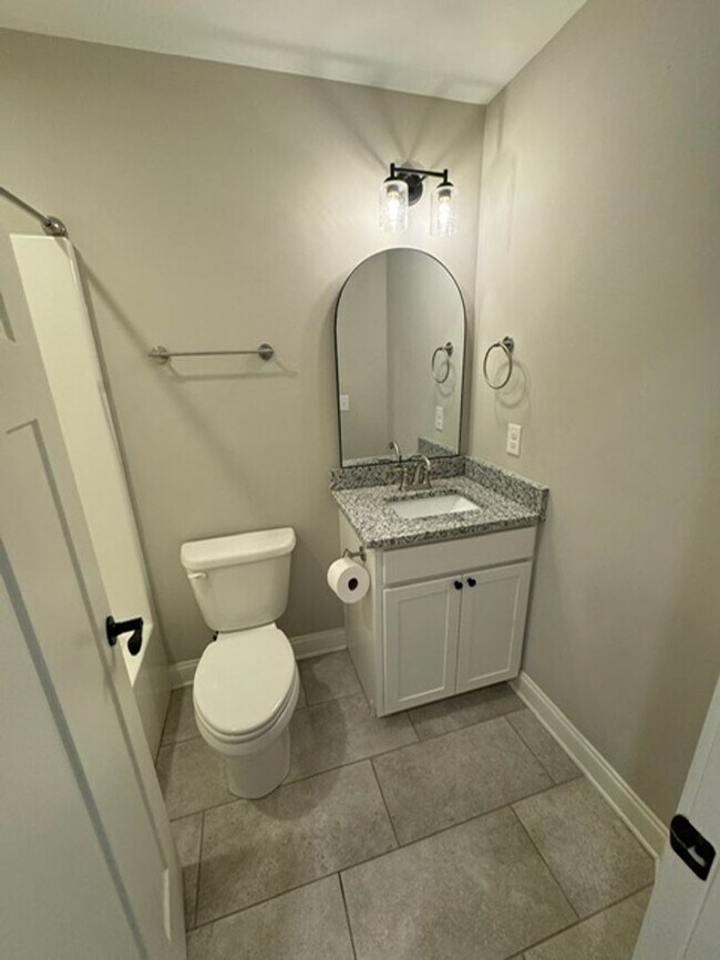 Building Photo - Knoxville 37920 - **COMING AVAILABLE August 1st** Beautiful single family home located in South K...