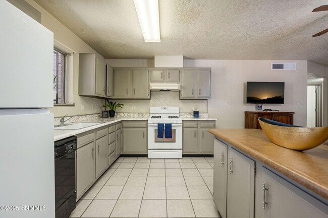 Building Photo - 963 Maple St