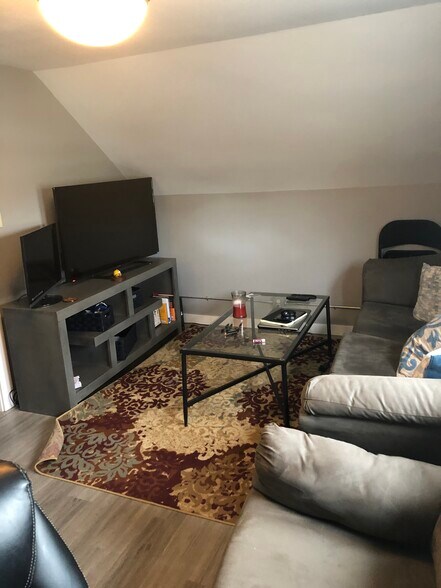 Building Photo - 1621-1623 Hyde Ave