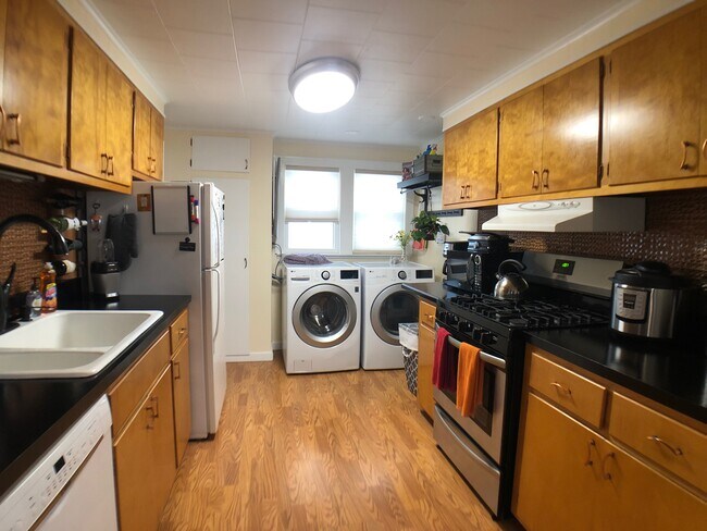 Building Photo - 3951 Hickory Ave