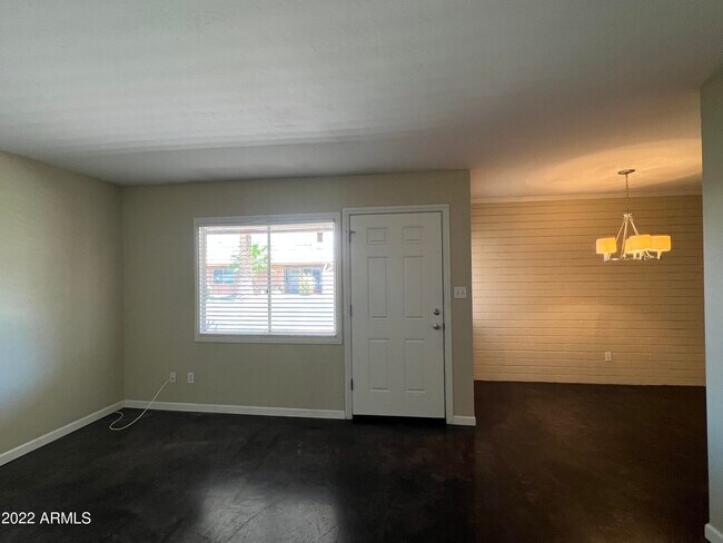 Building Photo - 1718 E Campbell Ave