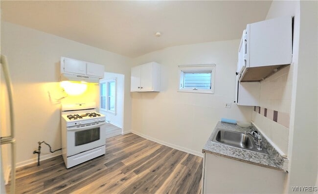 Building Photo - 177 Grote St