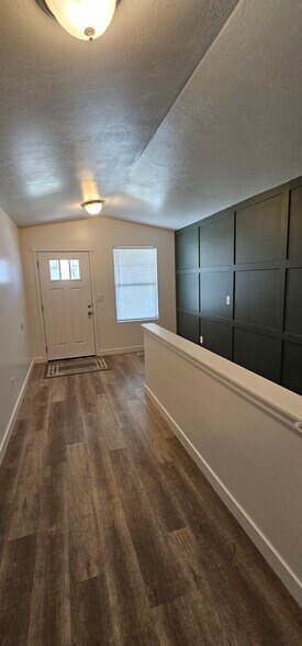Building Photo - 629 W Life Dr