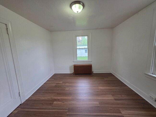 Building Photo - 703 1/2 Waddell Ave