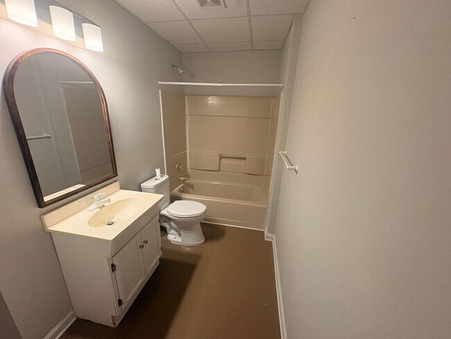 Building Photo - BOGART HOME | 4BD 3.5B