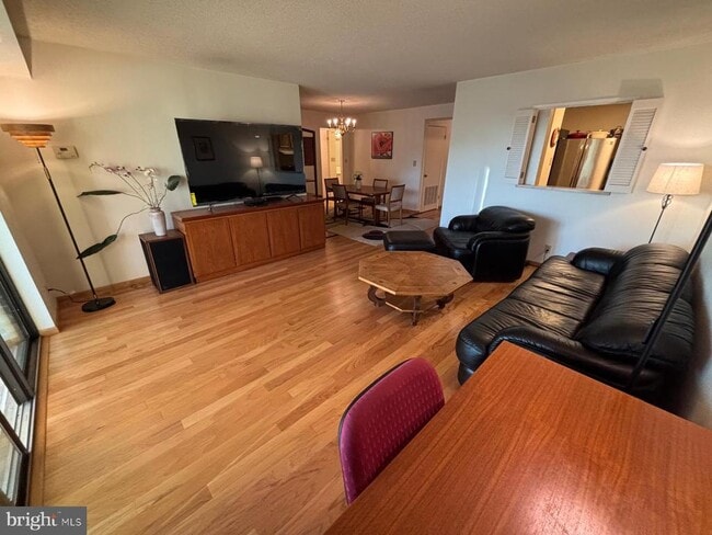 Building Photo - 5903 Mt Eagle Dr