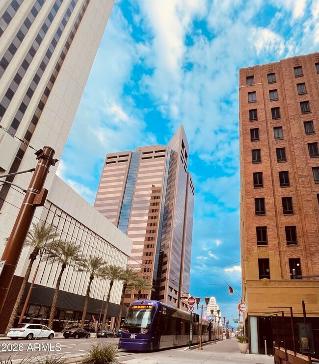 Building Photo - 114 W Adams St