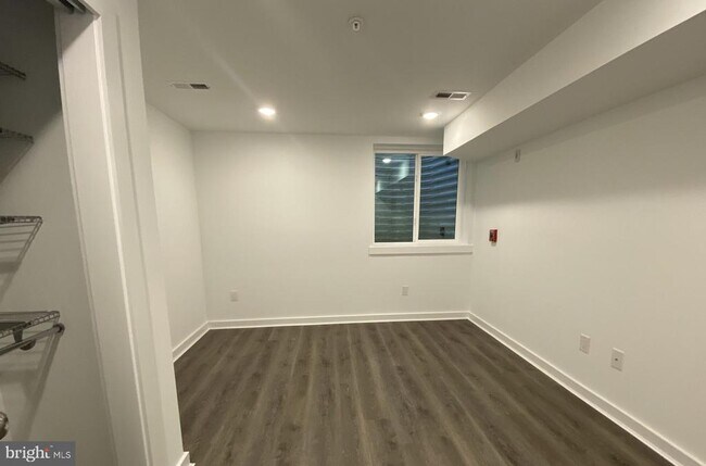 Building Photo - 4936 W Thompson St