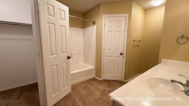 Building Photo - 7514 Paris Ave