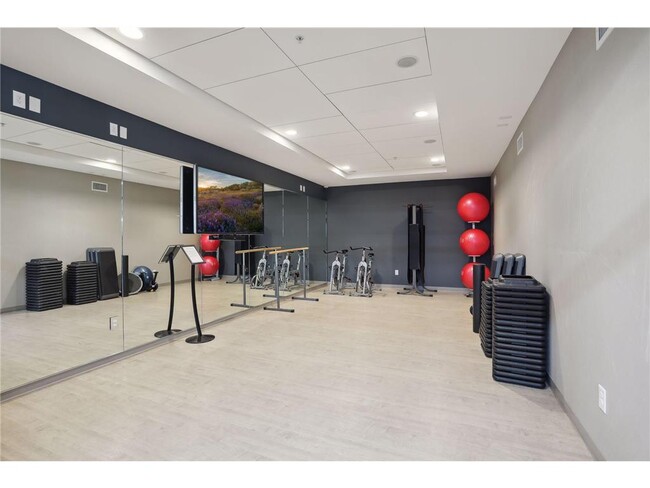 Building Photo - 401 SE Main St