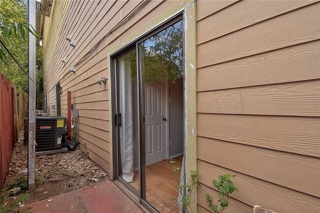 Building Photo - 3627 Menchaca Rd