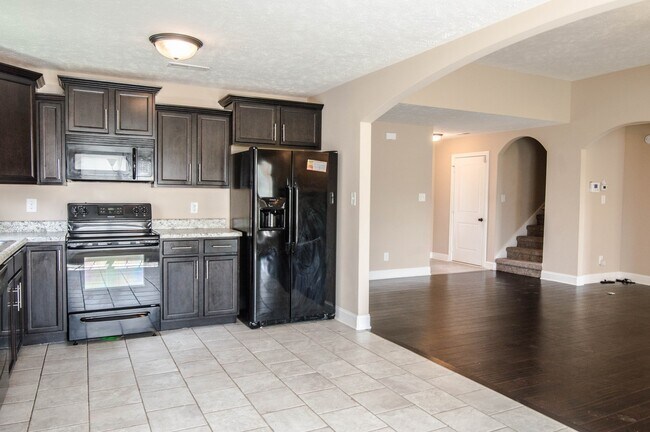 Building Photo - Pet Friendly Three Bedroom!