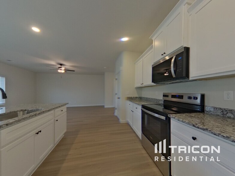 Building Photo - 1217 Crested Iris St