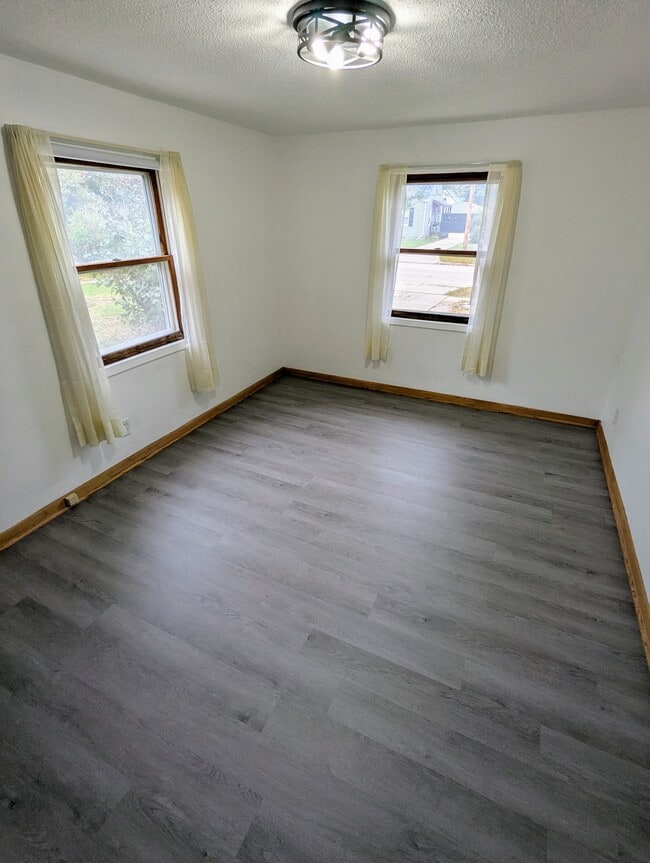 Building Photo - 1810 Midway Dr