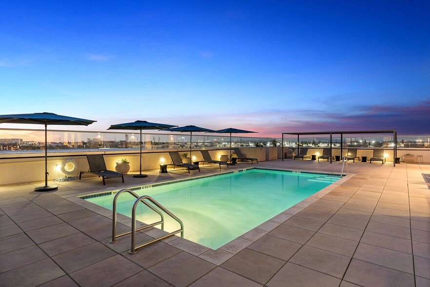 Building Photo - 1818 Platinum Triangle