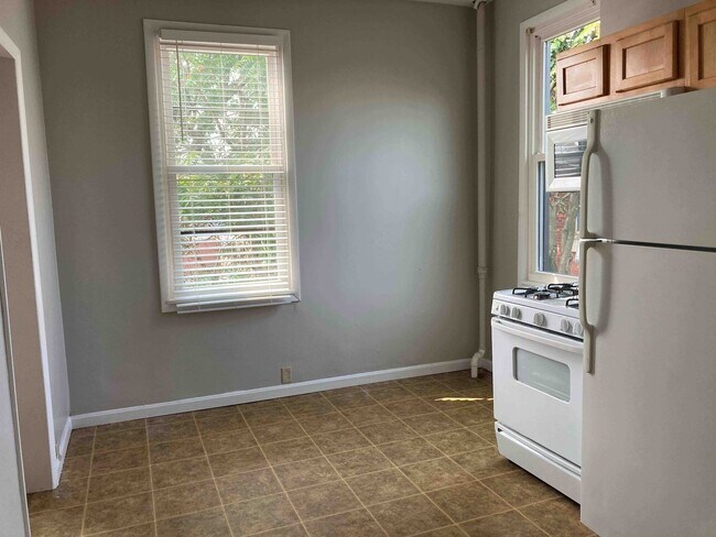 Building Photo - 3241 Jefferson Ave