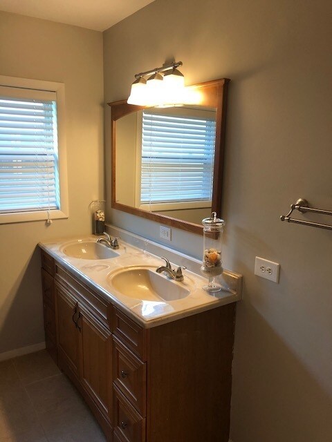 Building Photo - Wonderful Updates in this Midtown Charmer! 3 bed 1 bath, GREAT Kitchen!