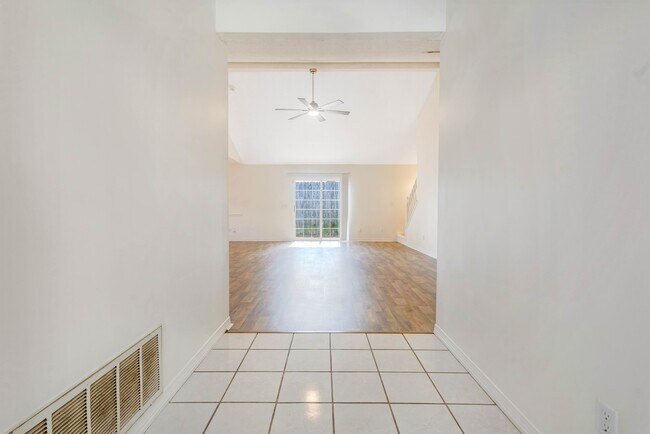 Building Photo - 873 Brande Ct