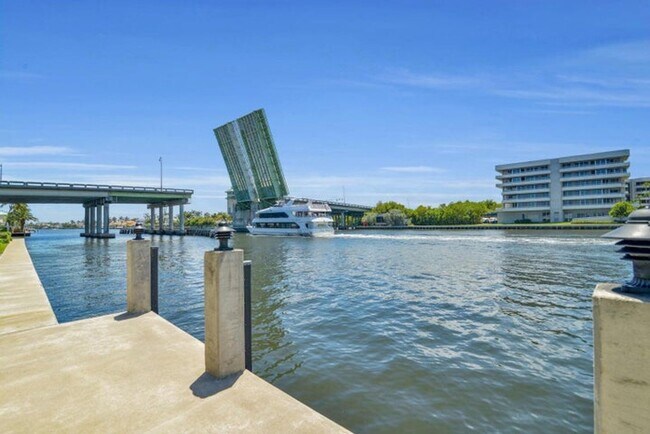 Building Photo - 1704 Del Haven Dr
