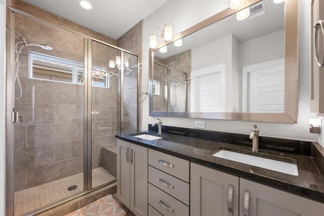 Building Photo - 915 Banyon St