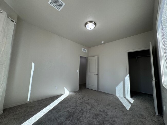 Building Photo - 4BR/2.5BA/2CG, 2057 sq.ft. rental with DOG RUN in Sierra Vista, AZ