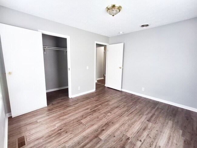 Building Photo - For Rent: Spacious 4-Bedroom, 2-Bathroom Home — Available Now!