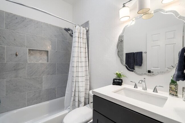 Building Photo - 7950 E Starlight Way