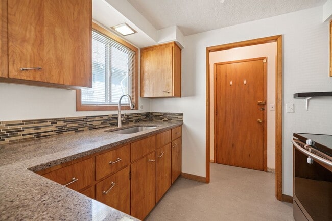 Building Photo - 3811 SE 66th Ave
