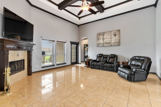Building Photo - 4 bedroom 3 bathroom-Rodd Field/Yorktown