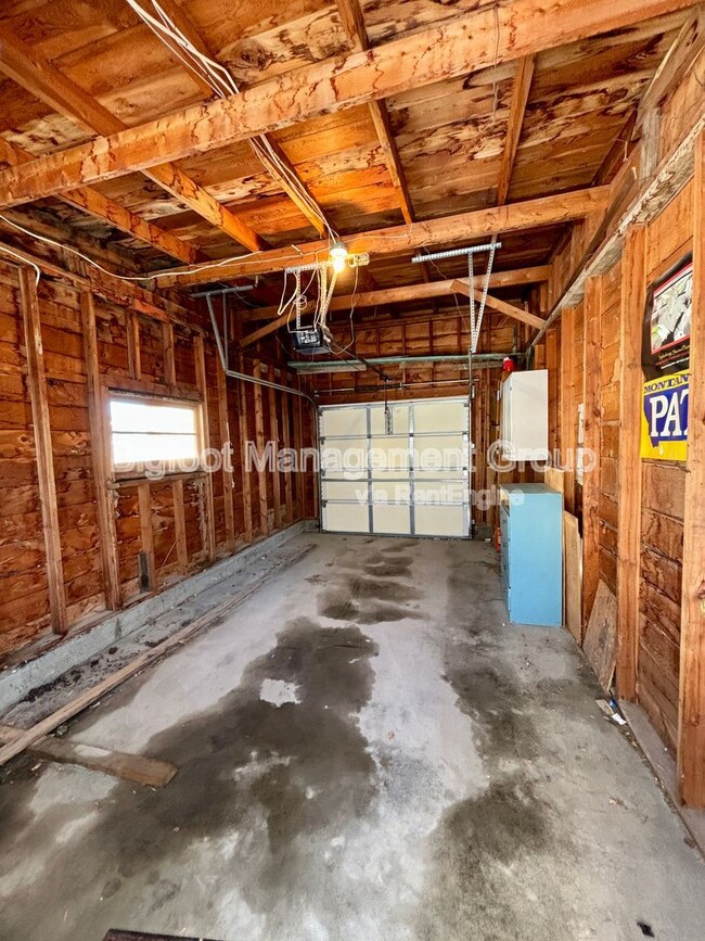 Building Photo - 913 N Park Ave