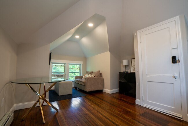 Building Photo - Completely renovated studio with all utils included AVAILABLE 6/1/2026