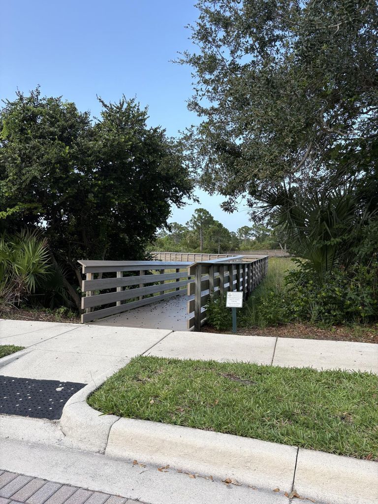 Building Photo - 129 E Bay Cedar Cir