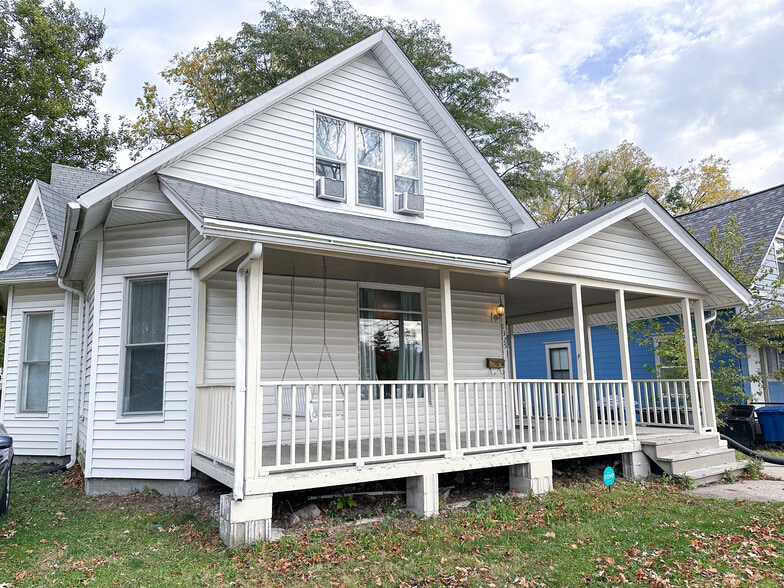 Primary Photo - 1325 24th St