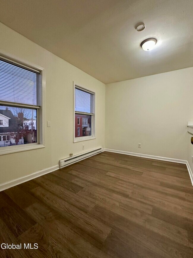 Building Photo - 910 19th St