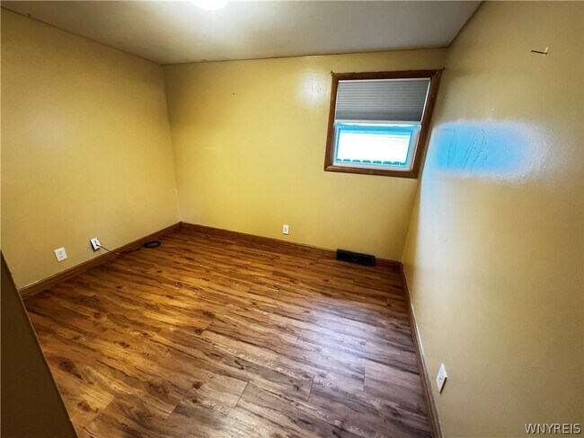 Building Photo - 13 Satinwood Dr