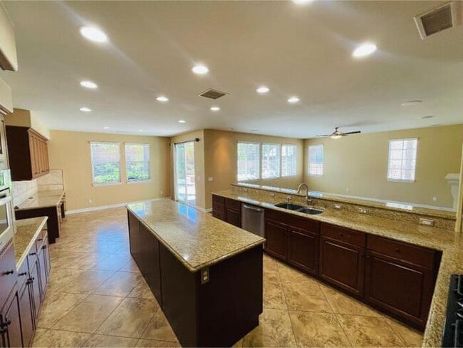Building Photo - 32391 Alpine Ct