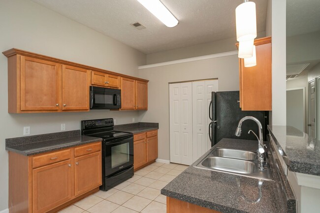 Building Photo - 564 Rose Cottage Cir