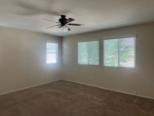 Building Photo - Charming 3 Bedroom, 2.5 Bath Home in North...