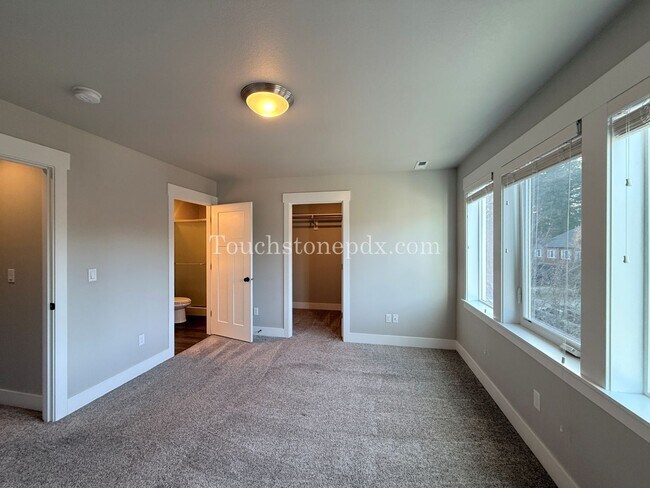 Building Photo - Charming 3 Bed, 2 Bath Townhome with Garage in Beautiful Sandy