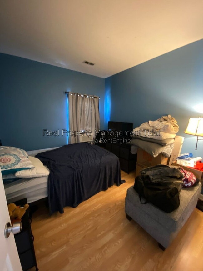 Building Photo - 475 Crosland Ct