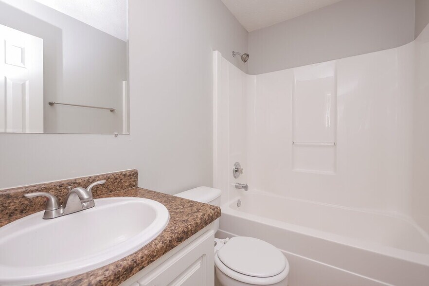 Building Photo - 204 Coldsprings Ct