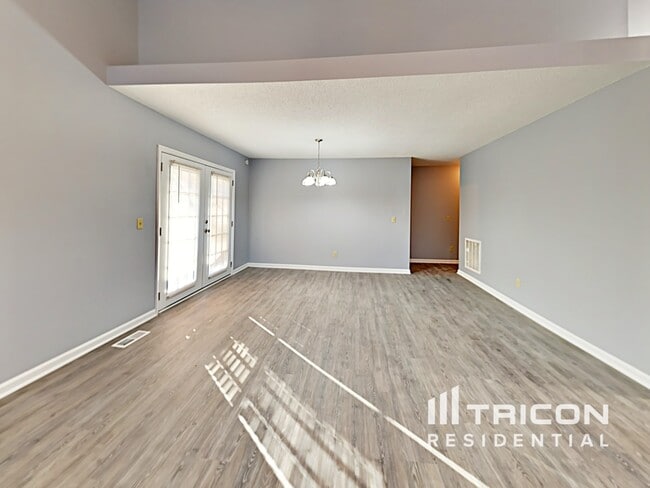 Building Photo - 305 Trowbridge Rd