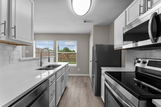 Building Photo - 105 Green Isle Ave