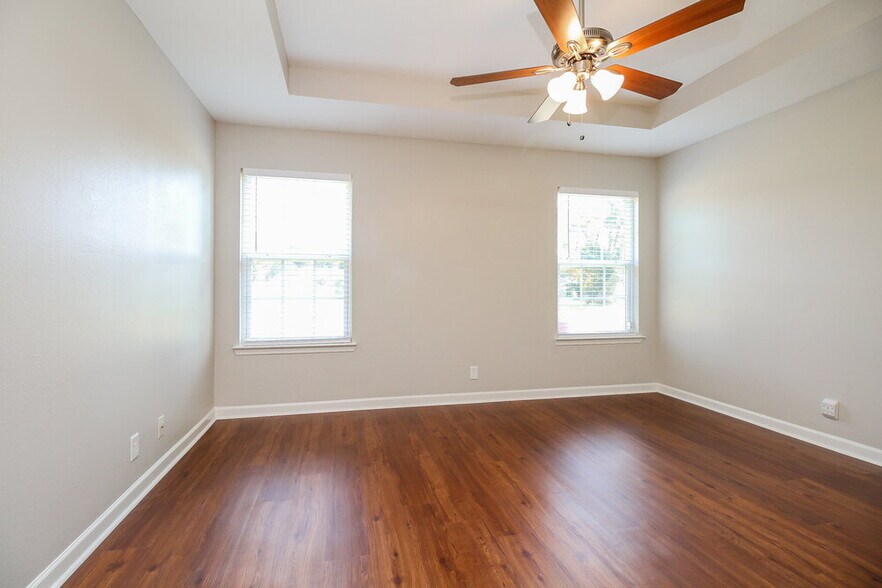 Building Photo - 7045 S Hampton Blvd