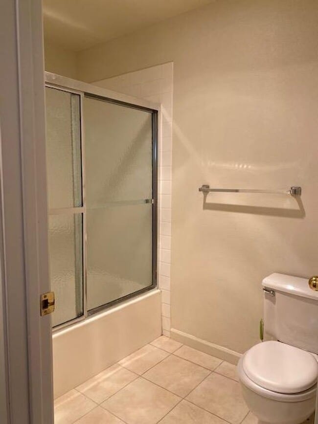 Building Photo - 15 Invincible Ct